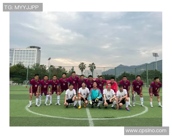 足球少年梦幻卡通形象展现足球明星的青春活力与无限可能