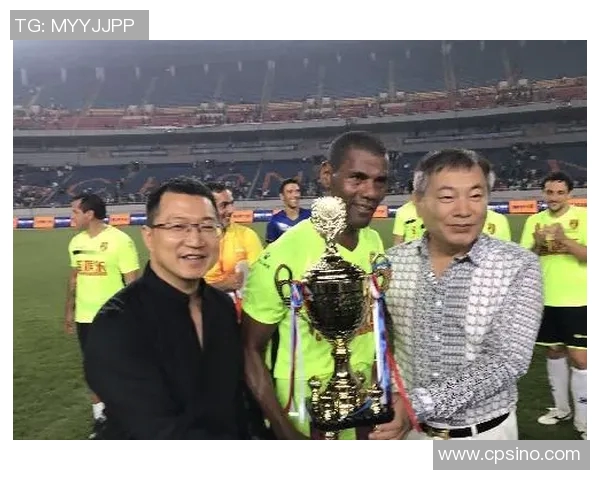 足球明星经典合照高清图集展现绿茵场上的传奇瞬间与友谊之美